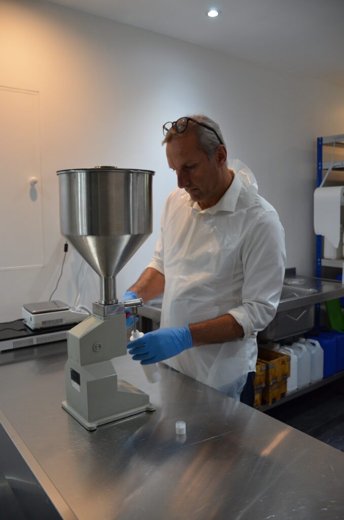 Photo-Beatrice-et-Jerome-Savonnerie-Saint-Georges Cosmétiques et savons artisanaux